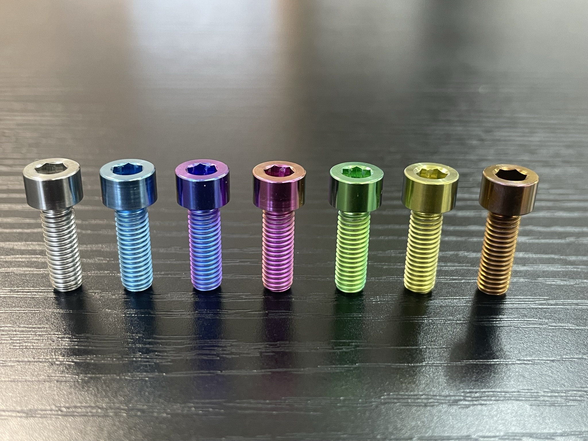 ストレートキャップボルト M5×15mm