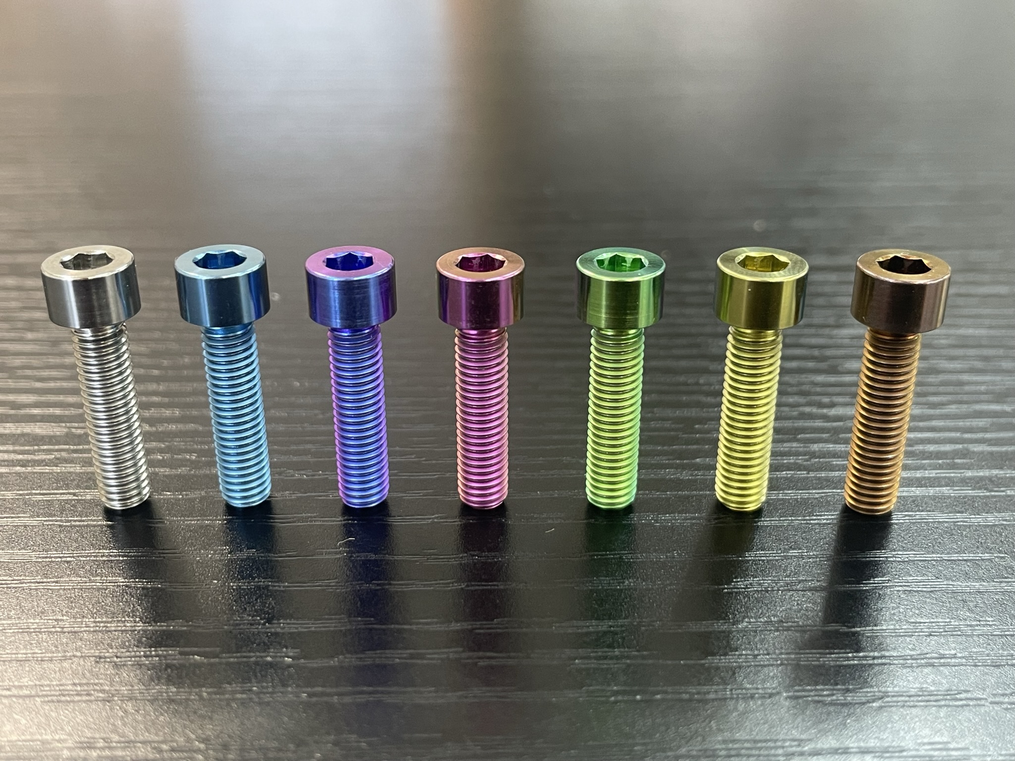 ストレートキャップボルト M5×20mm