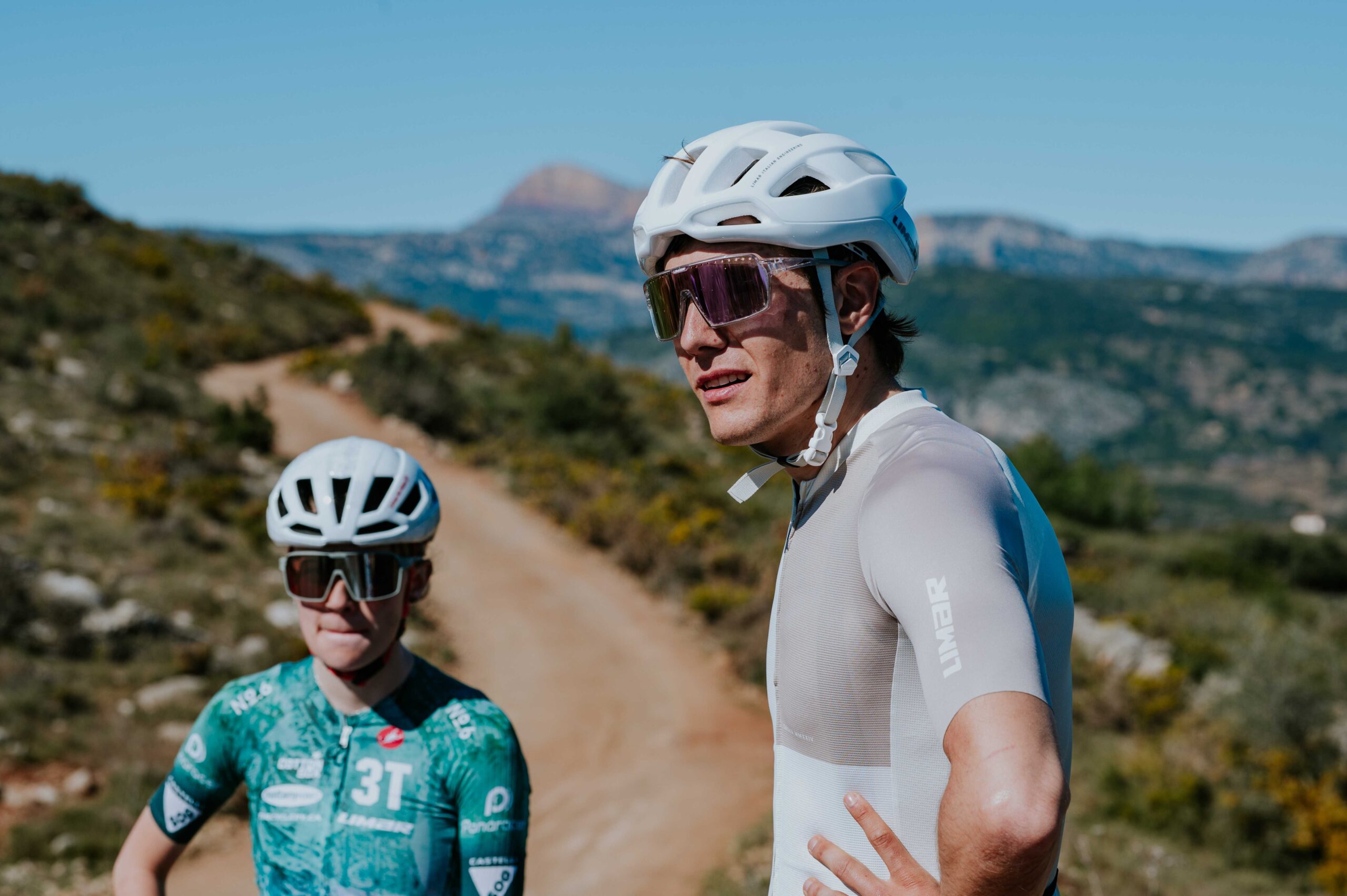 AIR STRATOS – GLOSSY WHITE – Asian Fit