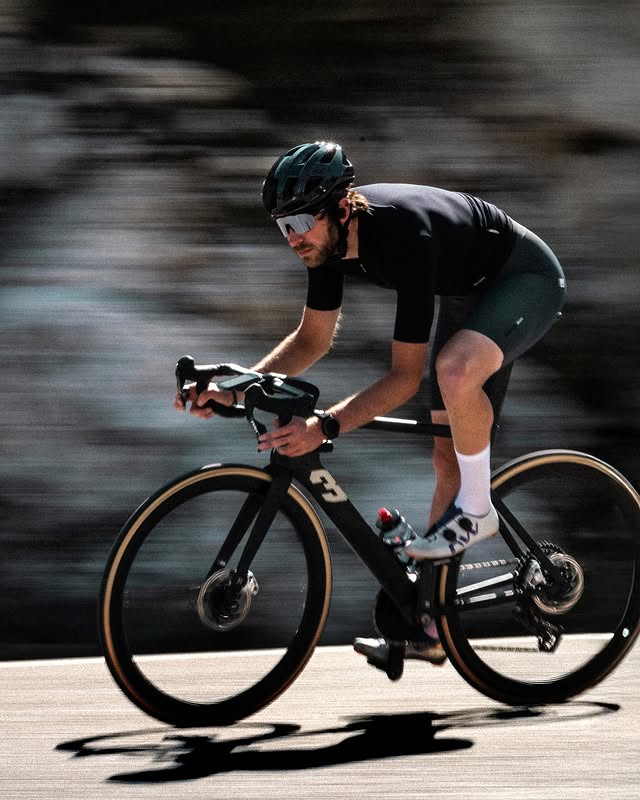 AIR STRATOS PURE BLACK – Asian Fit