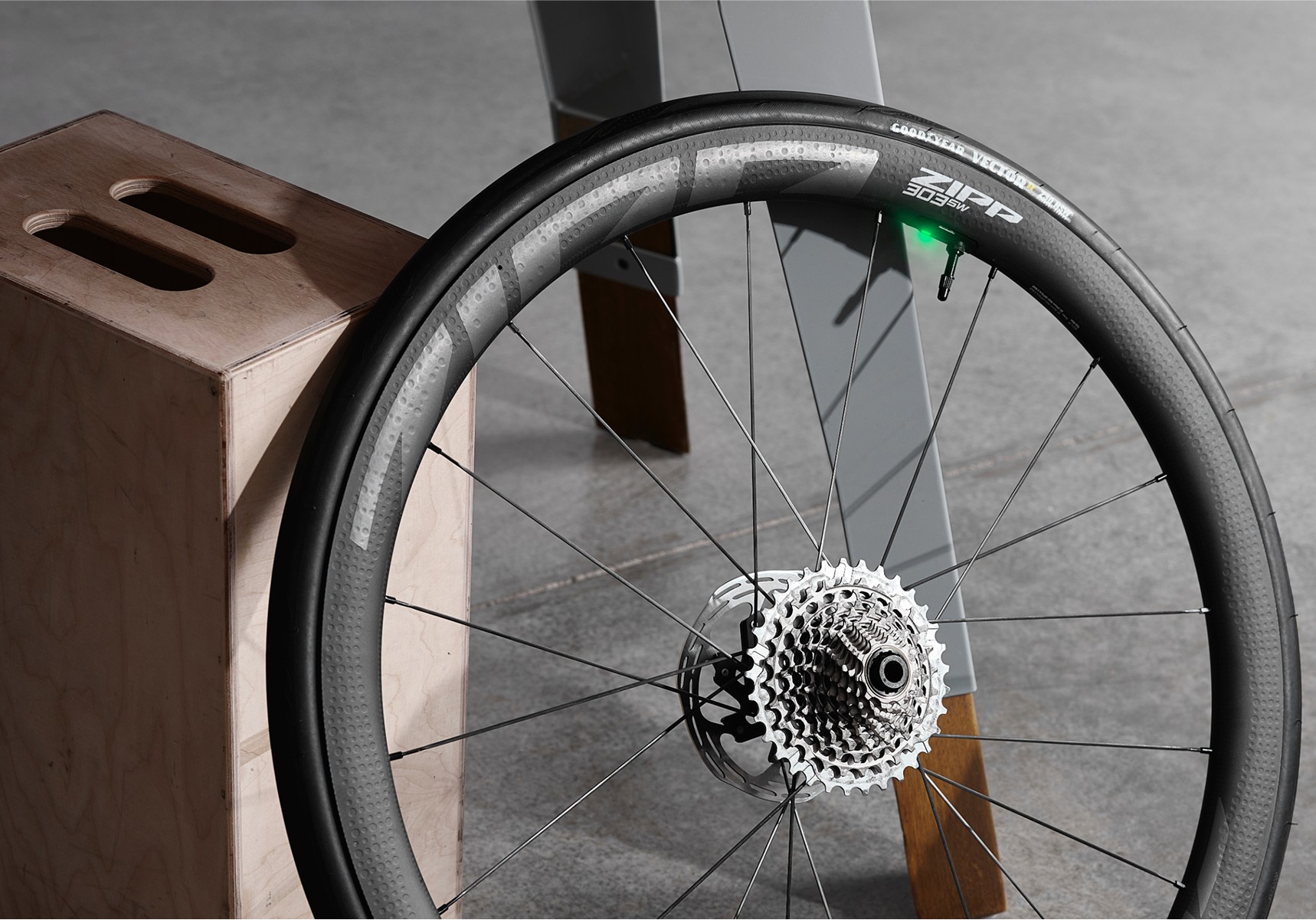 小さいトリプル【1344】再販不可 ZX-4Rシリーズの2025年モデルはカラー＆グラフィックの変更 – WEB Mr.Bike